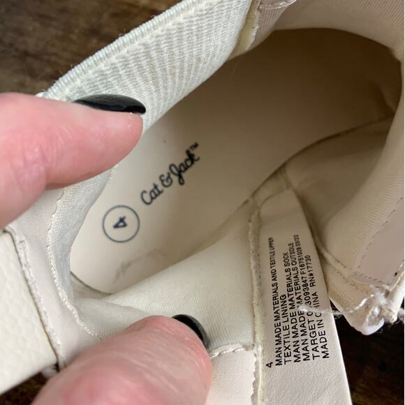 Cat & Jack Girls booties size 4 - Picture 6 of 7